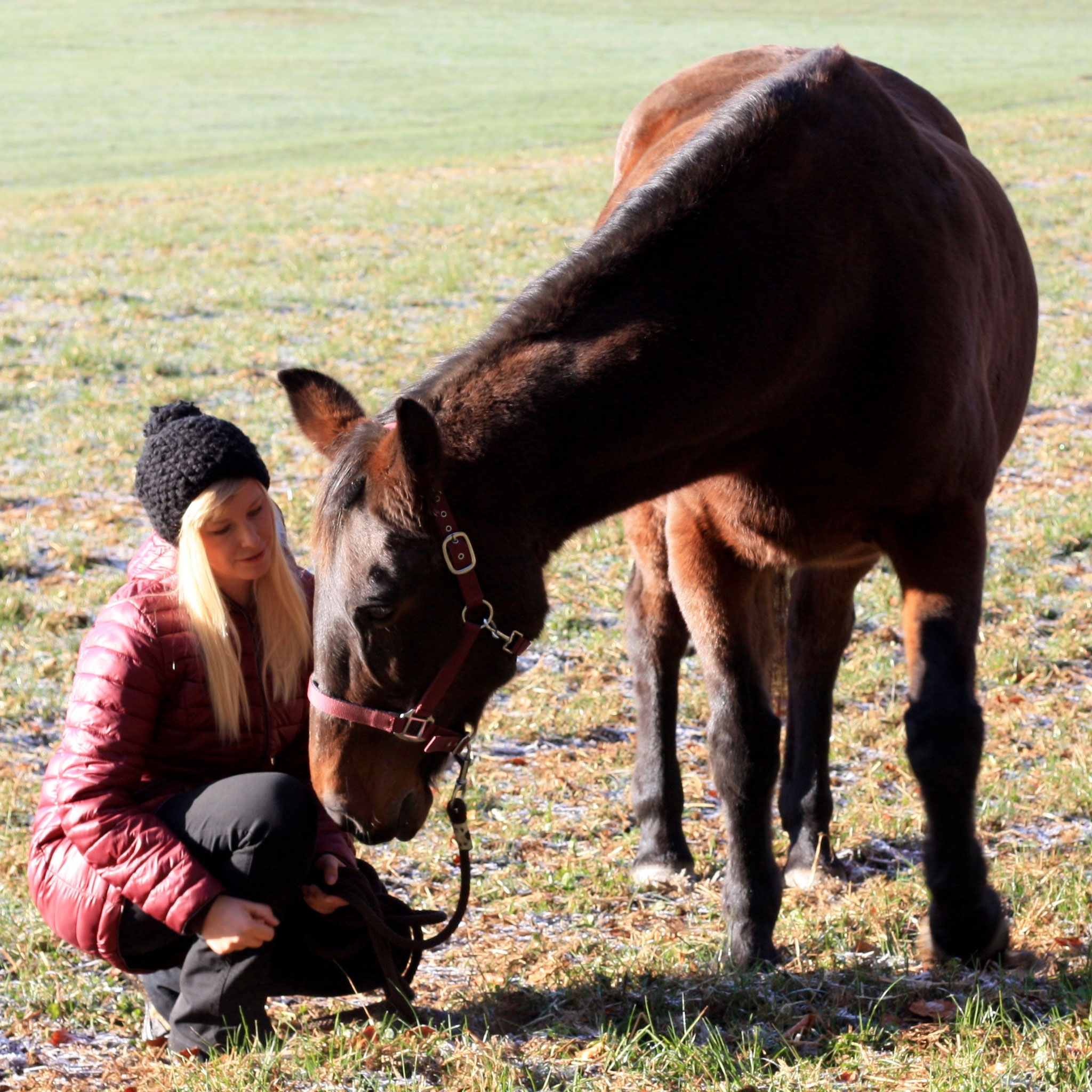 Bild von Katharina und Bonni auf der Wiese